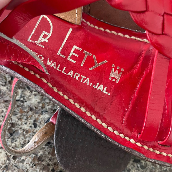 RED LEATHER SANDALS VINTAGE | SIZE: 6-7 - Picture 2 of 4